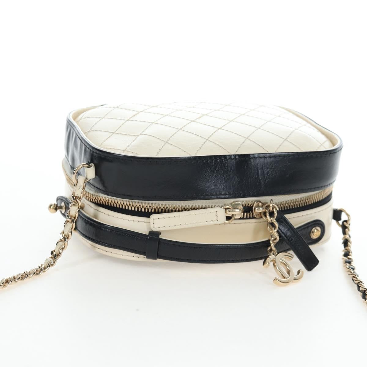 Chanel Vanity Case Quilted Crumpled Calfskin, White, Leather, Handbag