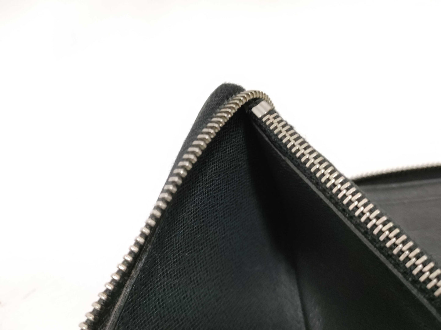 Louis Vuitton Zippy Organizer Taiga Leather, Black, Leather, Wallet