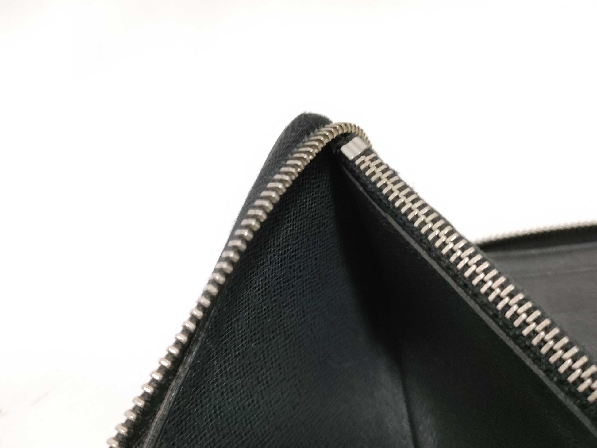 Louis Vuitton Zippy Organizer Taiga Leather, Black, Leather, Wallet