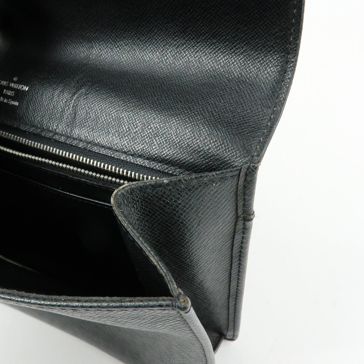 Louis Vuitton Selenga Pochette Taiga Leather, Black, Leather, Clutch