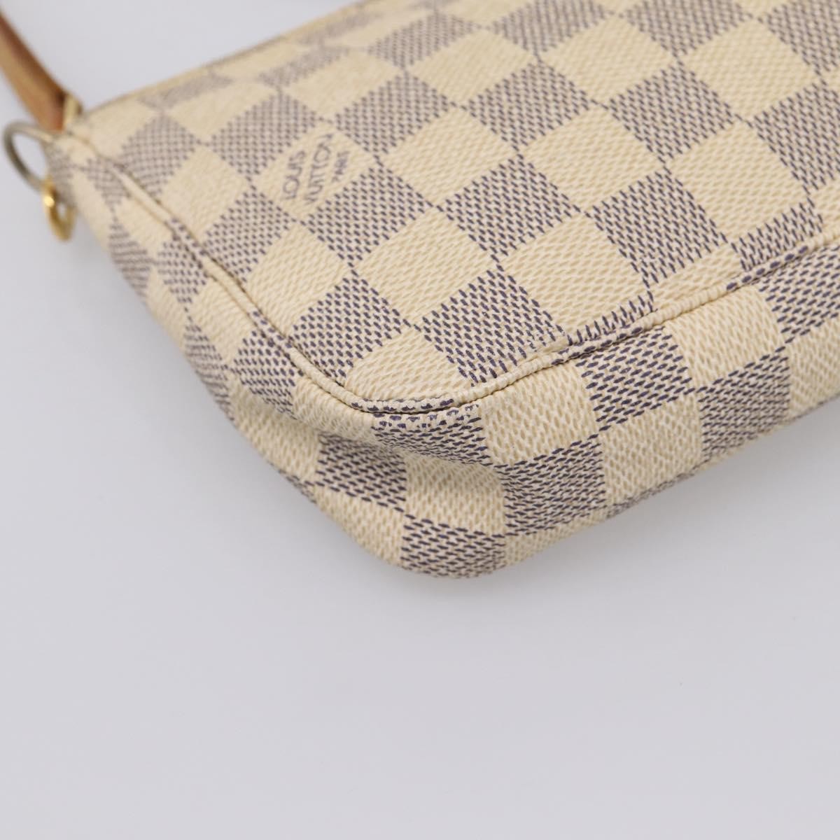 Louis Vuitton Pochette Accessoires Damier, White, Canvas, Clutch