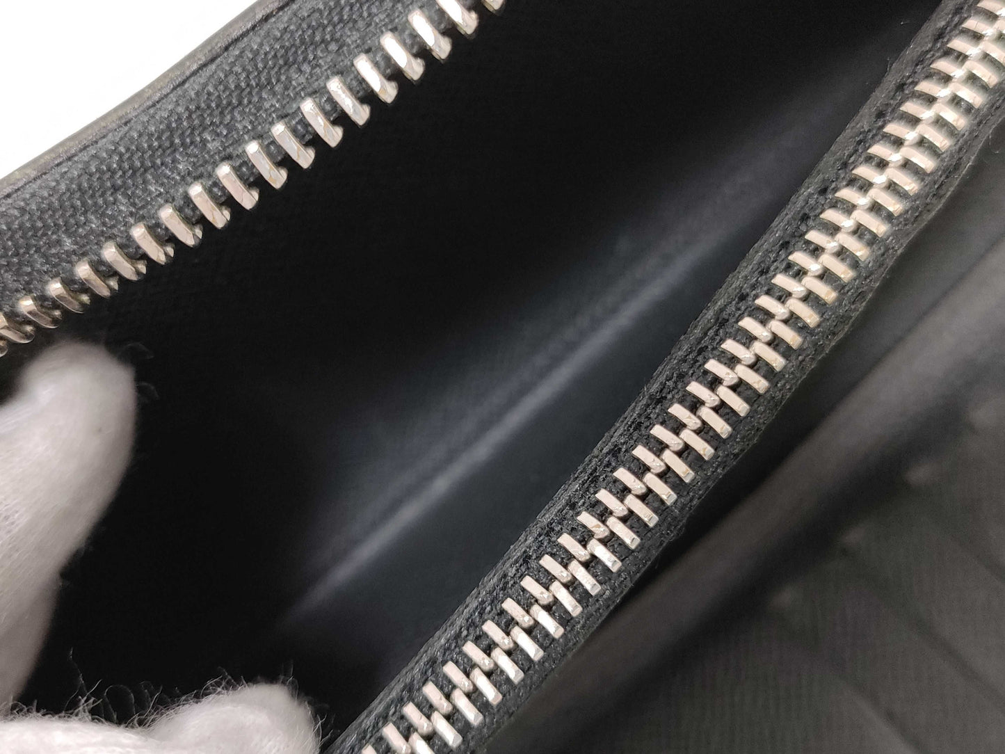 Louis Vuitton Zippy Organizer Taiga Leather, Black, Leather, Wallet