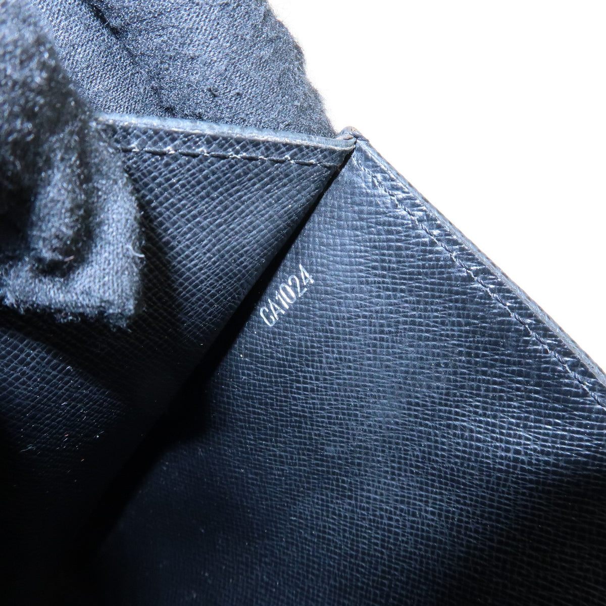 Louis Vuitton Selenga Pochette Taiga Leather, Black, Leather, Clutch