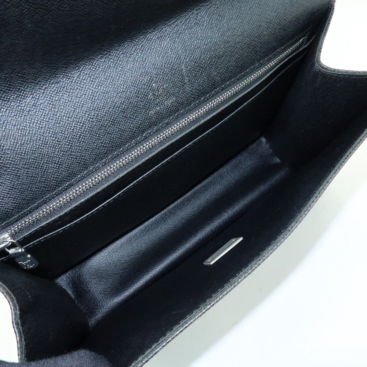 Louis Vuitton Selenga Pochette Taiga Leather, Gray, Leather, Clutch