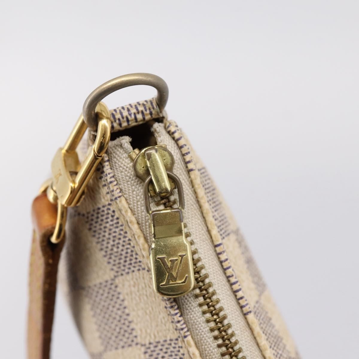 Louis Vuitton Pochette Accessoires Damier, White, Canvas, Clutch
