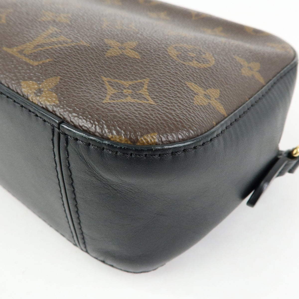 Louis Vuitton Saintonge Monogram Canvas with Leather, Brown, Canvas, Handbag