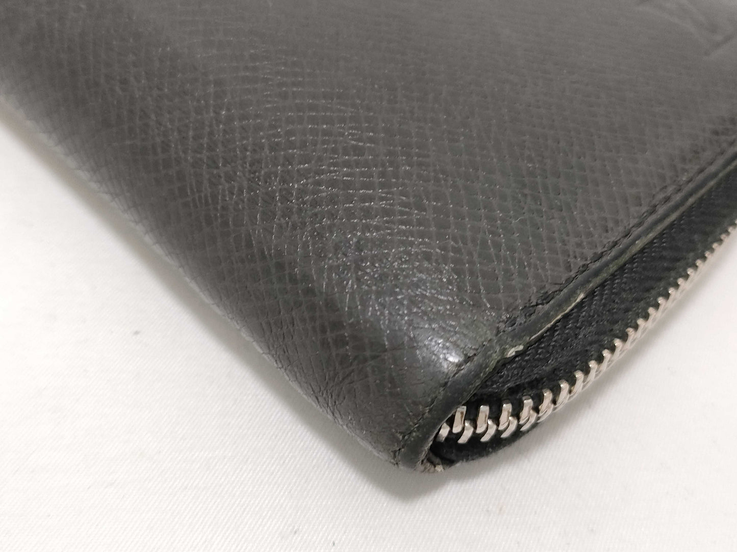 Louis Vuitton Zippy Organizer Taiga Leather, Black, Leather, Wallet