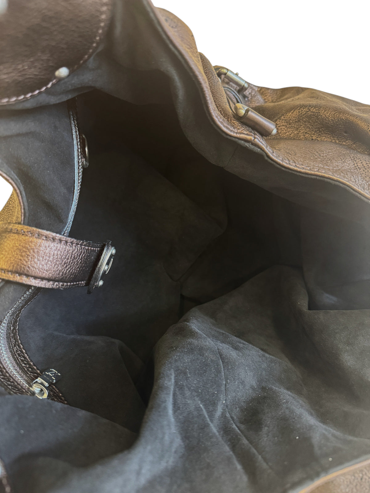 Brandsamsara Louis Vuitton Mahina XL shoulder bag interior featuring soft dark alcantara lining and leather trim