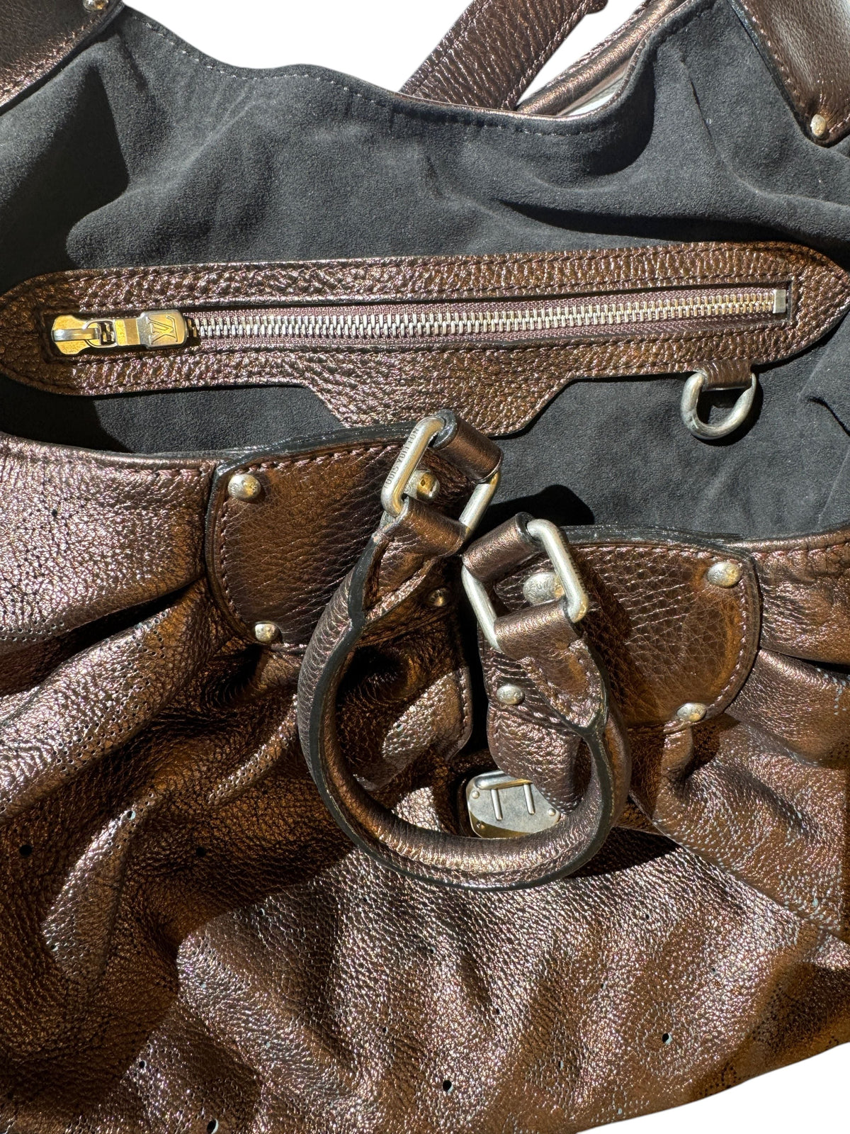 Brandsamsara Louis Vuitton Mahina XL shoulder bag in brown metallic leather with silver-tone hardware and interior