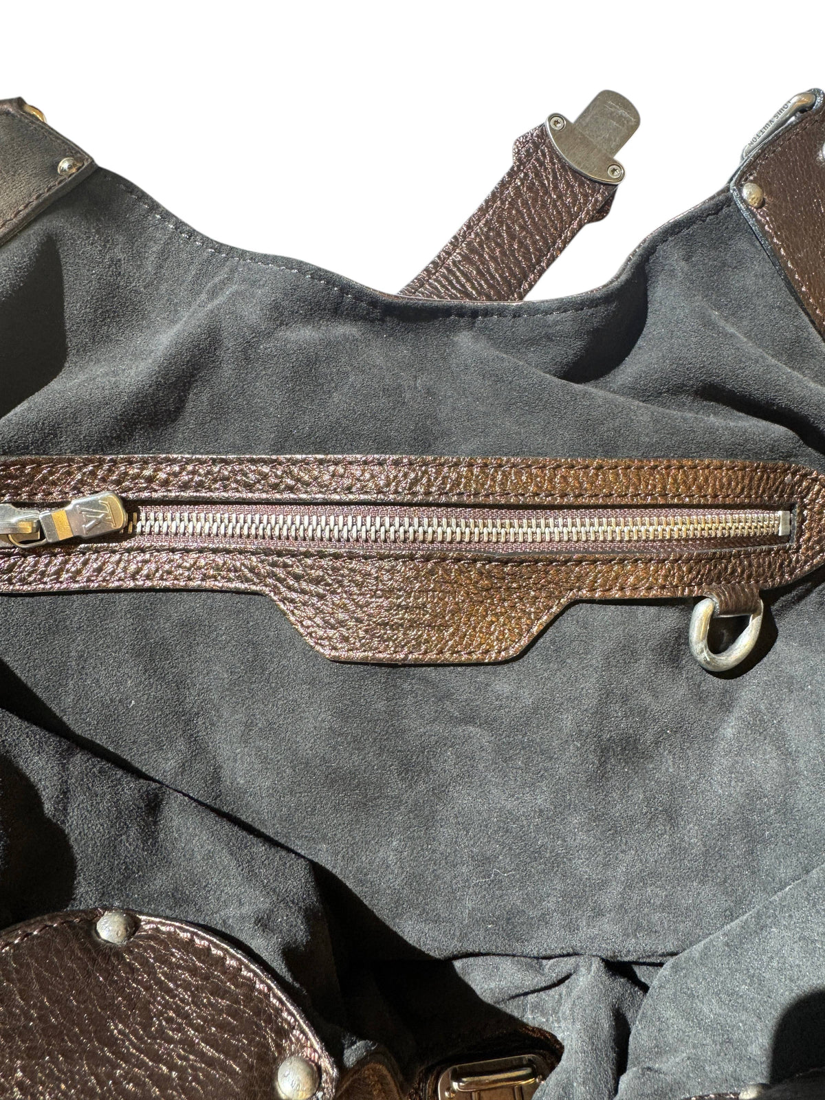 Brandsamsara Louis Vuitton Mahina XL shoulder bag interior featuring brown leather trim and silver zipper hardware