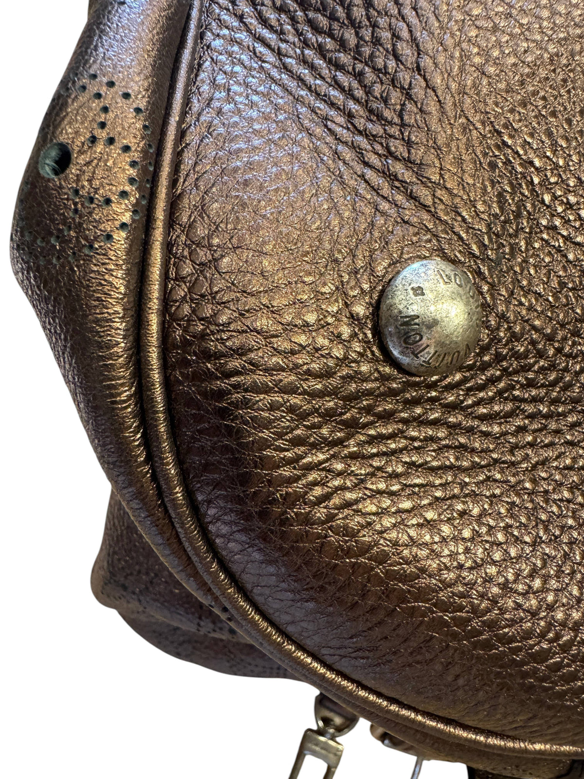 Brandsamsara Louis Vuitton Mahina XL brown leather bag featuring a silver-tone studded accent and lasercut detail