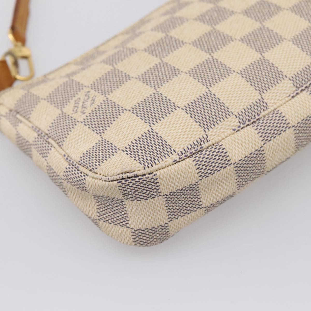 Louis Vuitton Pochette Accessoires Damier, White, Canvas, Clutch