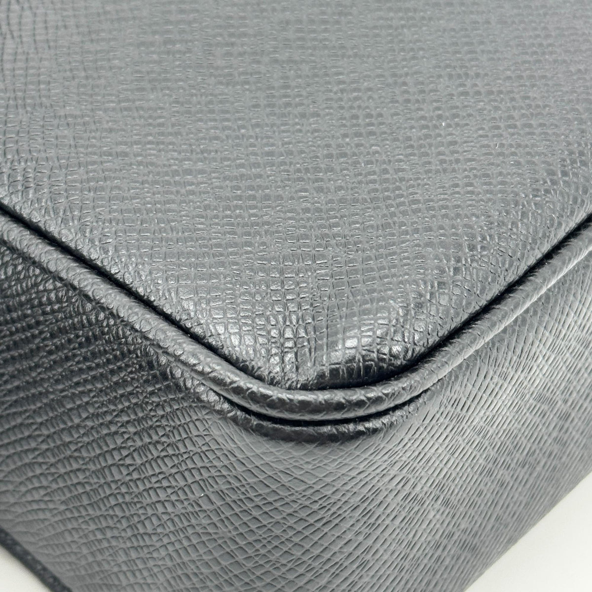 Louis Vuitton Kasai Clutch Taiga Leather, Black, Leather, Clutch