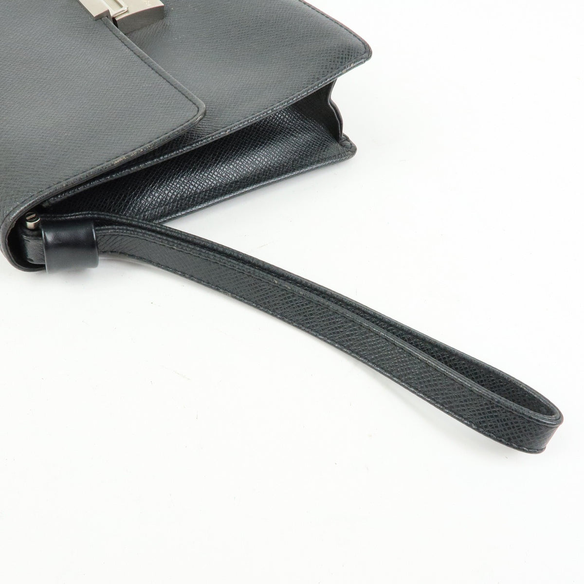 Louis Vuitton Selenga Pochette Taiga Leather, Black, Leather, Clutch