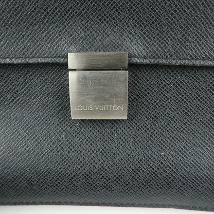 Louis Vuitton Selenga Pochette Taiga Leather, Black, Leather, Clutch