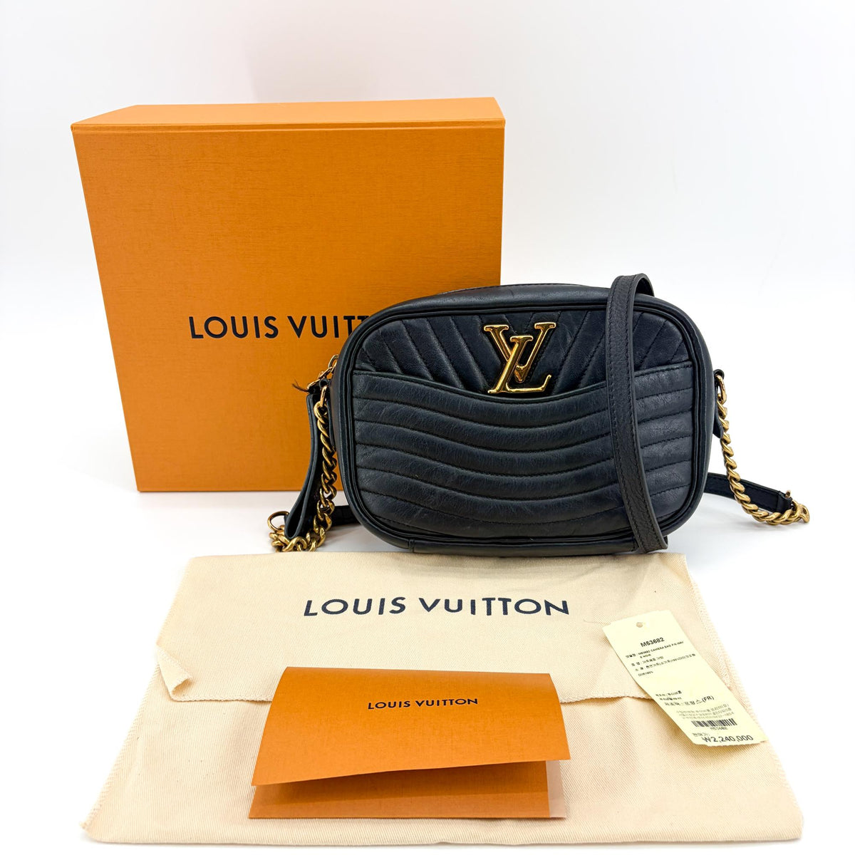 Louis Vuitton New Wave Camera Quilted Leather, Black, Leather, Handbag