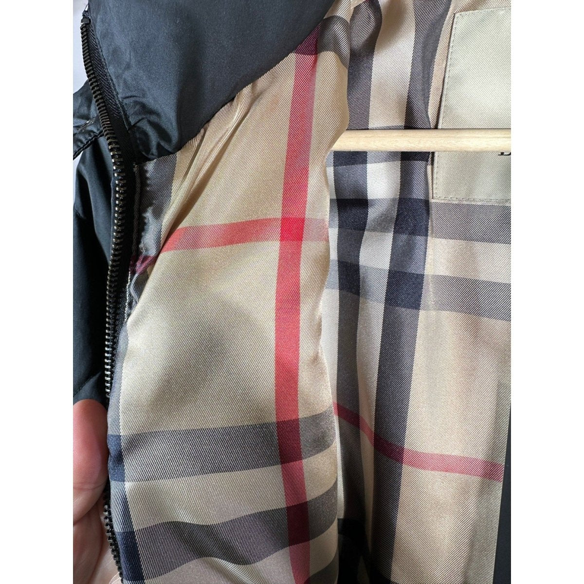 Burberry Down Puffer Jacket - Brandsamsara