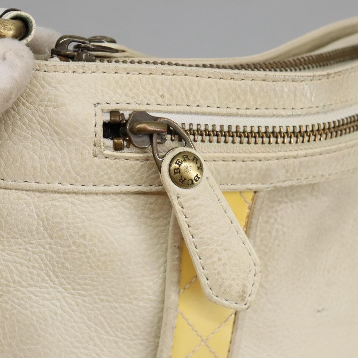 Burberry Vintage Shoulder Bag - Brandsamsara