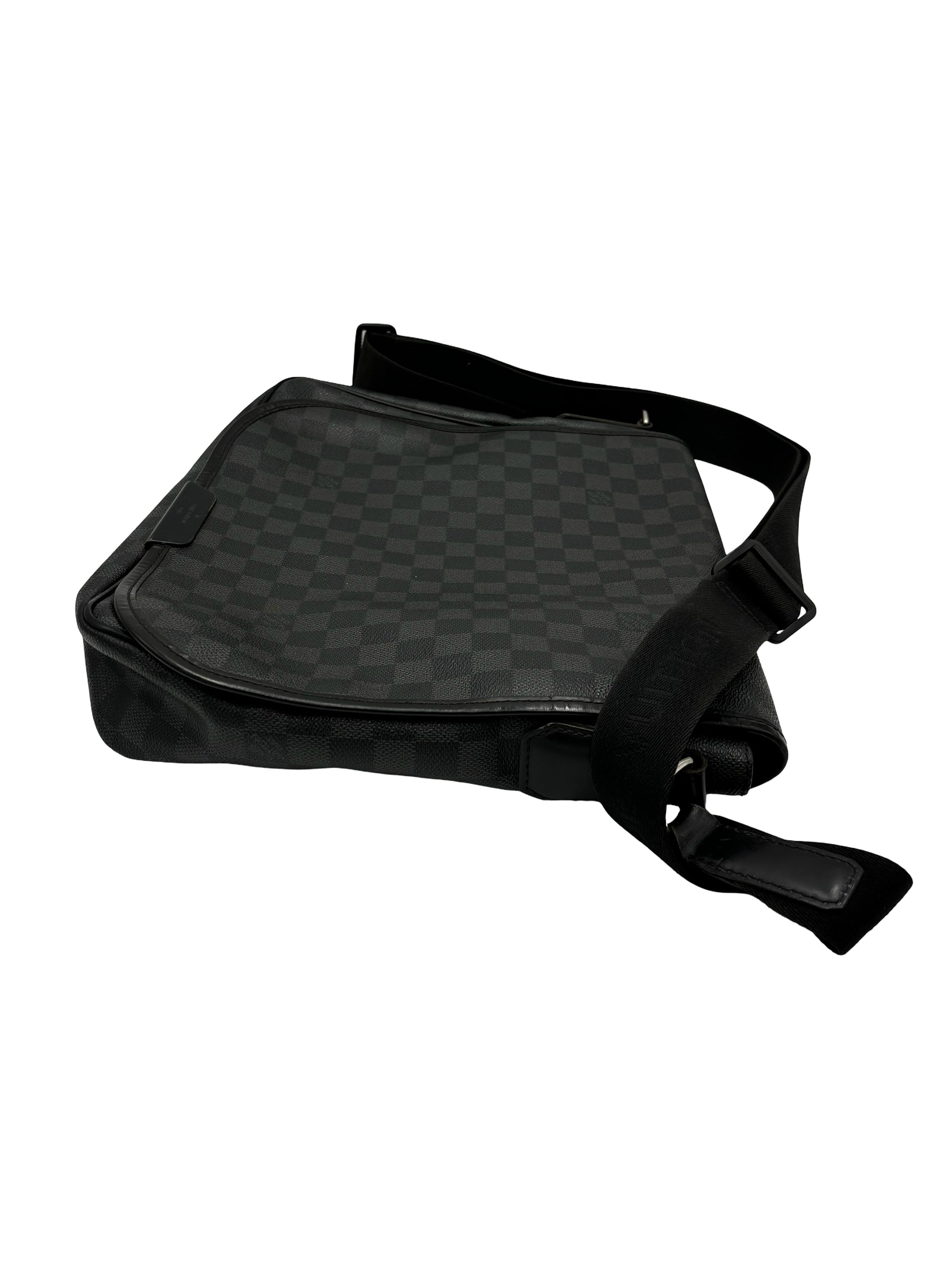 Louis Vuitton Daniel Messenger Damier Graphite, Black, Canvas, Shoulder Bag