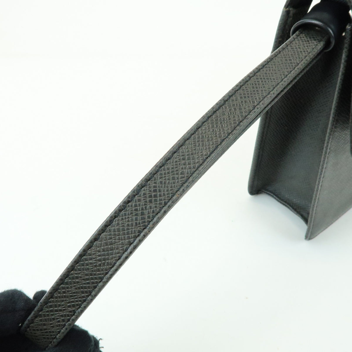 Louis Vuitton Selenga Pochette Taiga Leather, Gray, Leather, Clutch