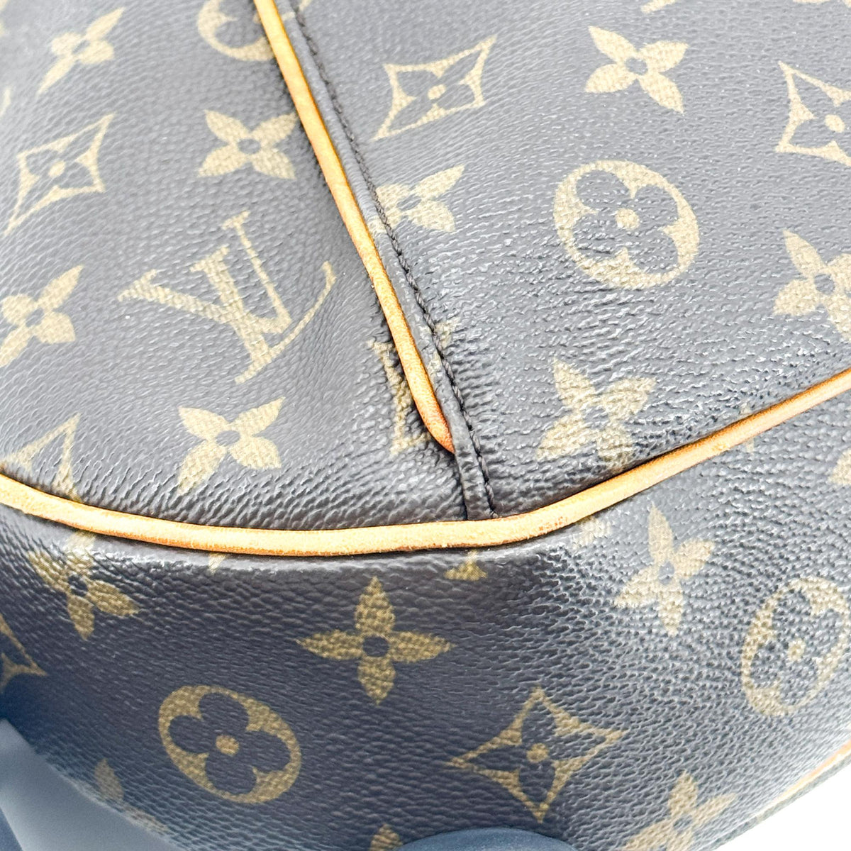 Louis Vuitton Thames Monogram Canvas, Brown, Canvas, Handbag