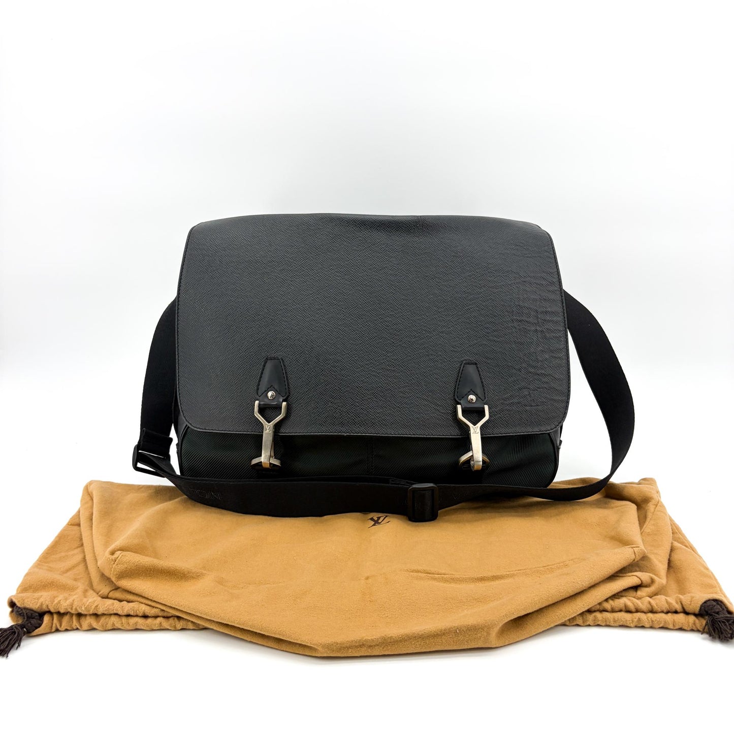 Louis Vuitton Roman Handbag Taiga Leather, Black, Leather, Handbag