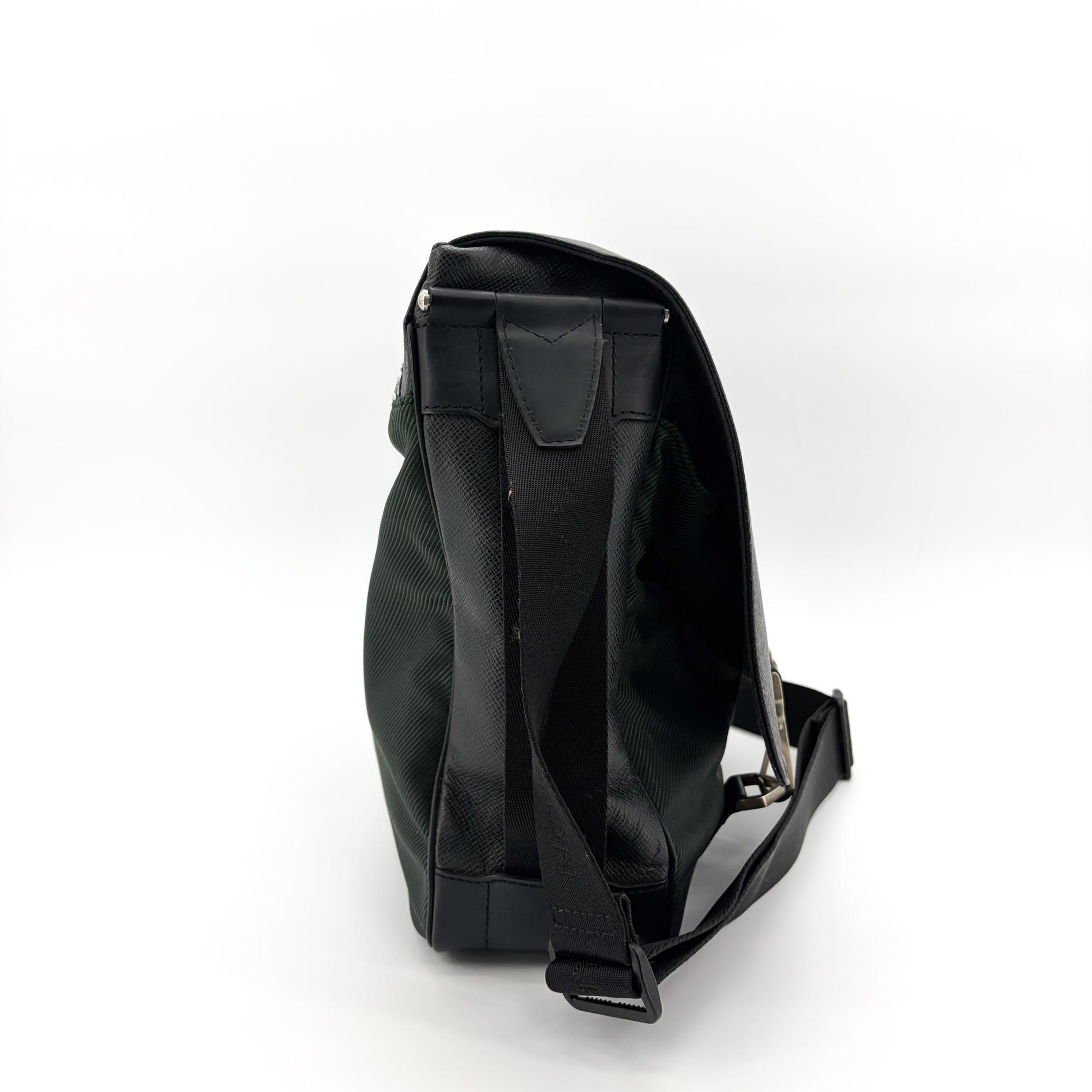 Louis Vuitton Roman Handbag Taiga Leather, Black, Leather, Handbag
