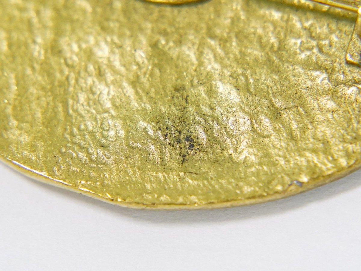 Chanel CC Brooch - Brandsamsara