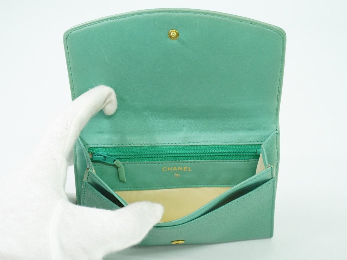 Chanel CC Compact Wallet - Brandsamsara