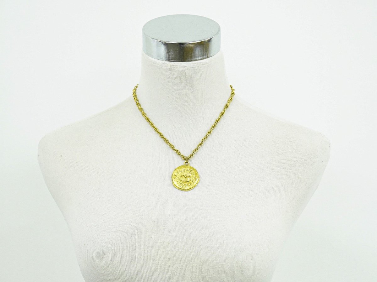 Chanel Vintage CC Round Pendant Chain Necklace - Brandsamsara