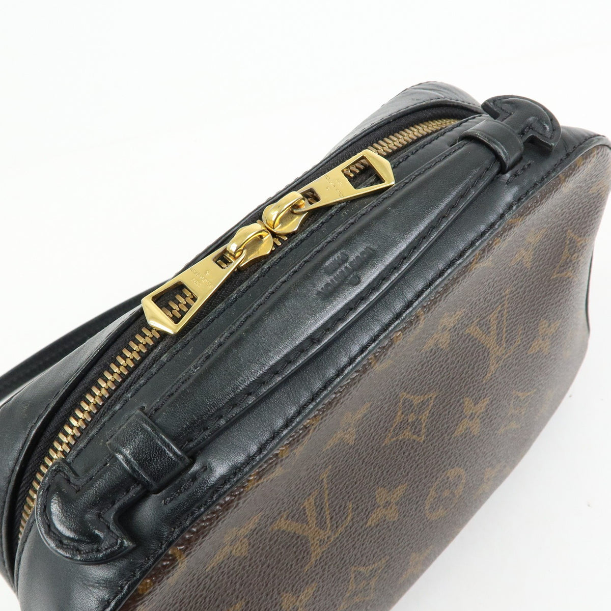 Louis Vuitton Saintonge Monogram Canvas with Leather, Brown, Canvas, Handbag