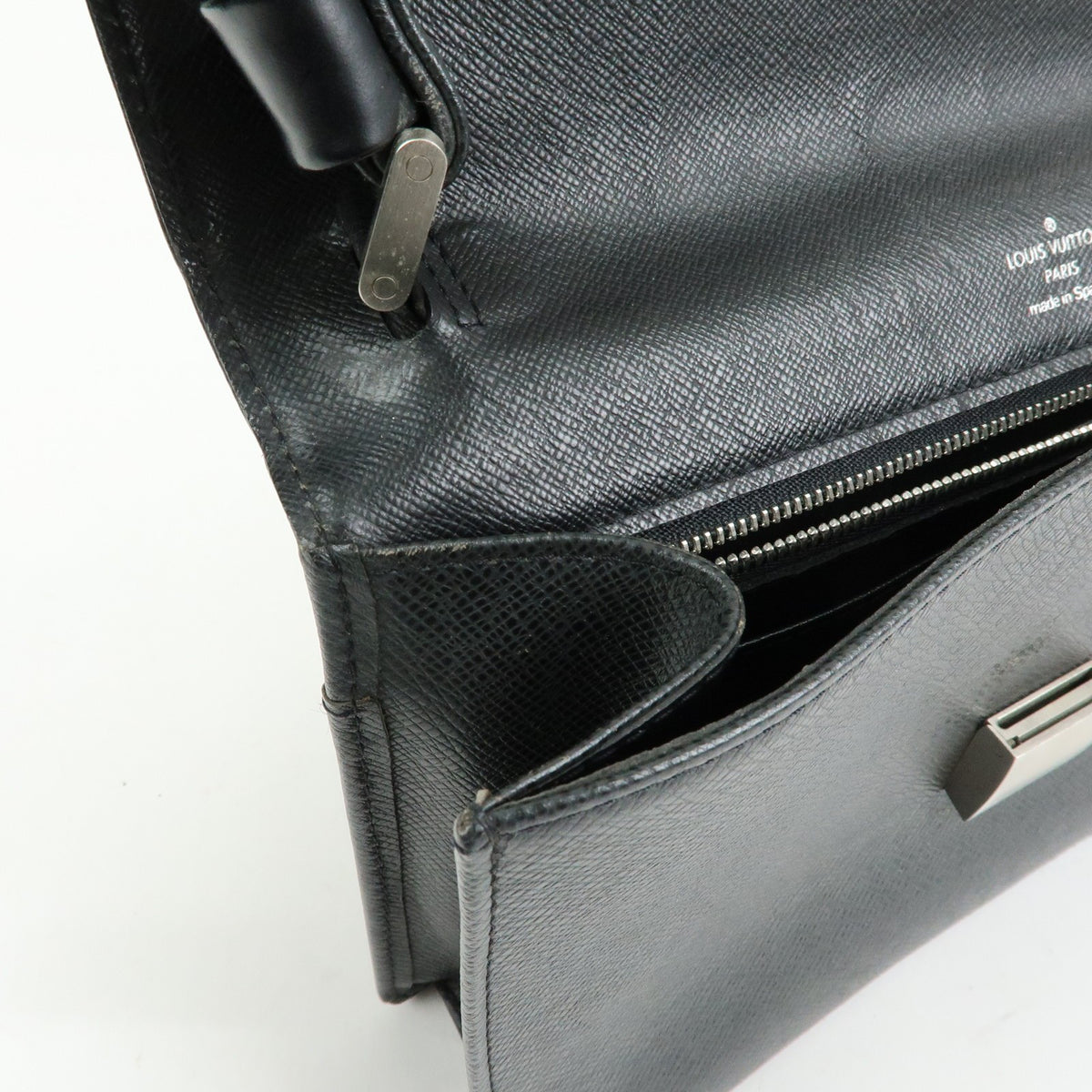 Louis Vuitton Selenga Pochette Taiga Leather, Black, Leather, Clutch