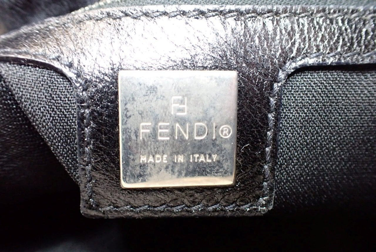 Fendi FENDI BAGUETTE SUEDE Suede noir, Black, Suede, Shoulder Bag