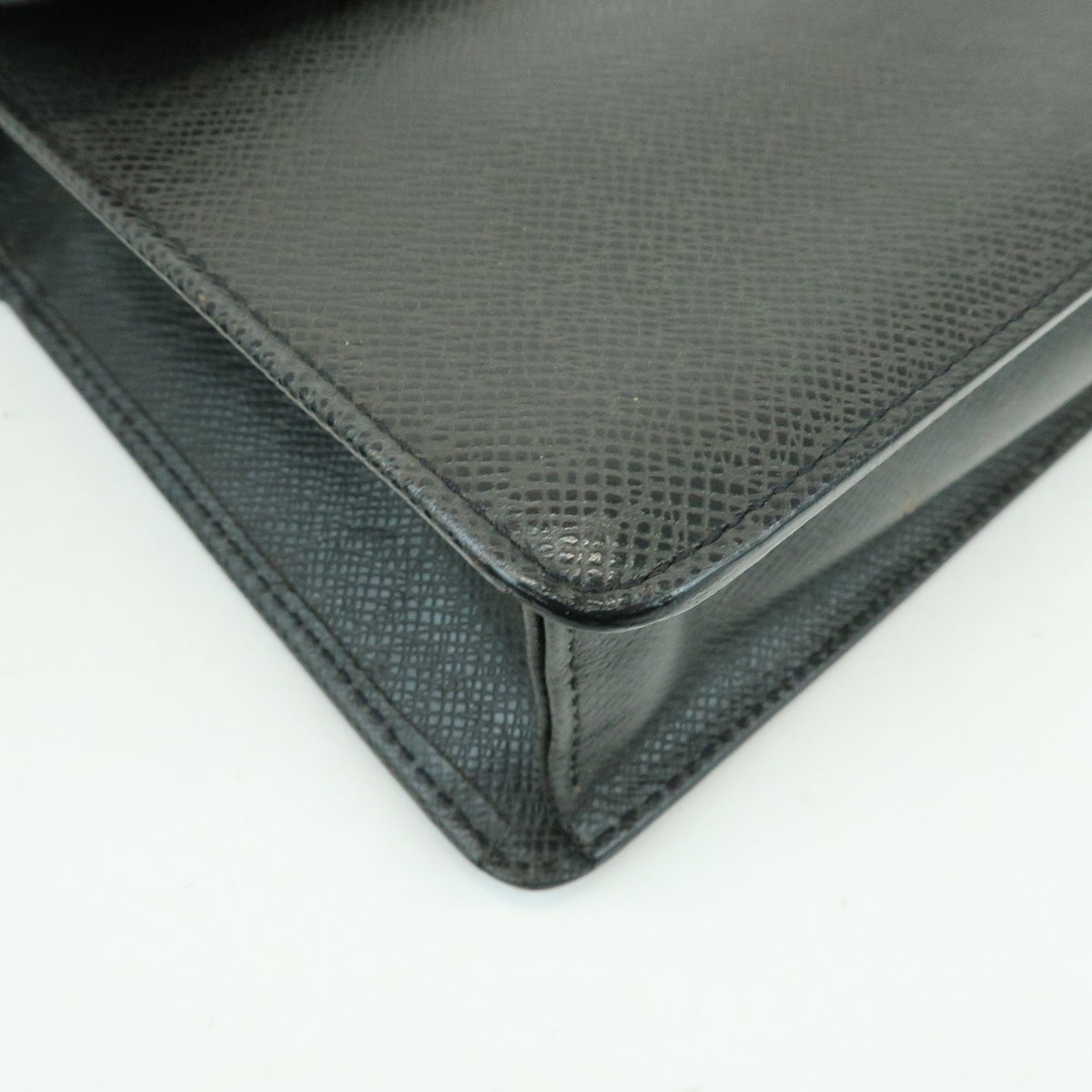 Louis Vuitton Selenga Pochette Taiga Leather, Gray, Leather, Clutch