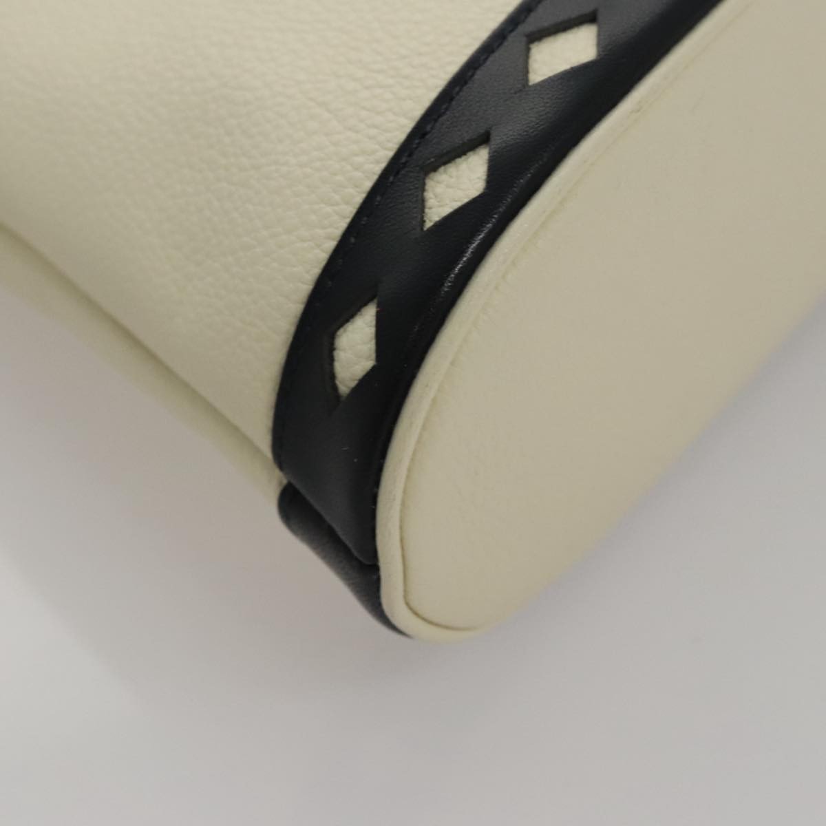 Saint Laurent Vintage Leather, White, Leather, Handbag
