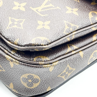Louis Vuitton Pochette Metis Monogram Canvas, Brown, Canvas, Clutch