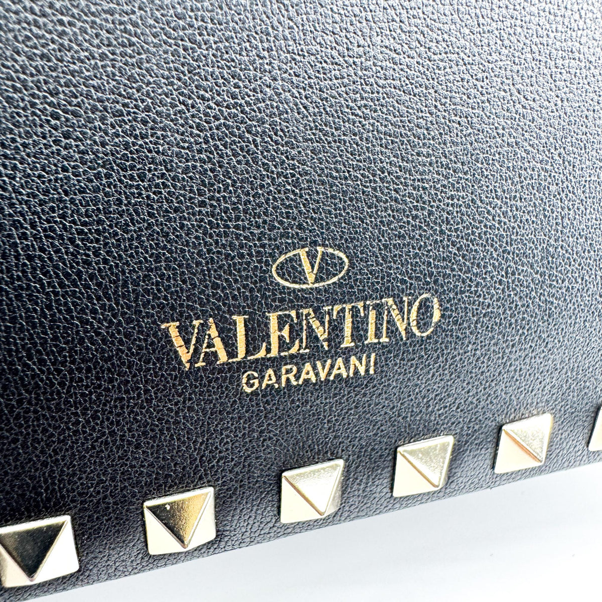 Valentino Garavani Rockstud Camera Leather, Black, Leather, Crossbody Bag