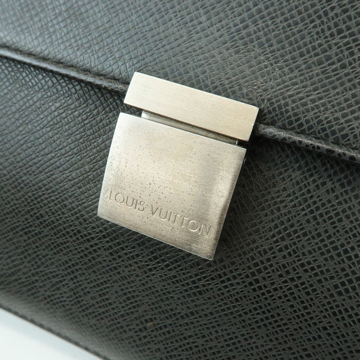 Louis Vuitton Selenga Pochette Taiga Leather, Gray, Leather, Clutch