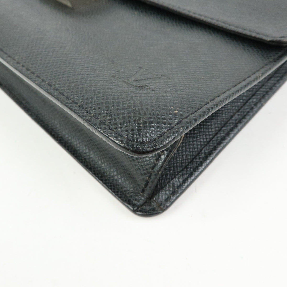 Louis Vuitton Selenga Pochette Taiga Leather, Black, Leather, Clutch