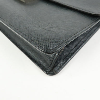 Louis Vuitton Selenga Pochette Taiga Leather, Black, Leather, Clutch