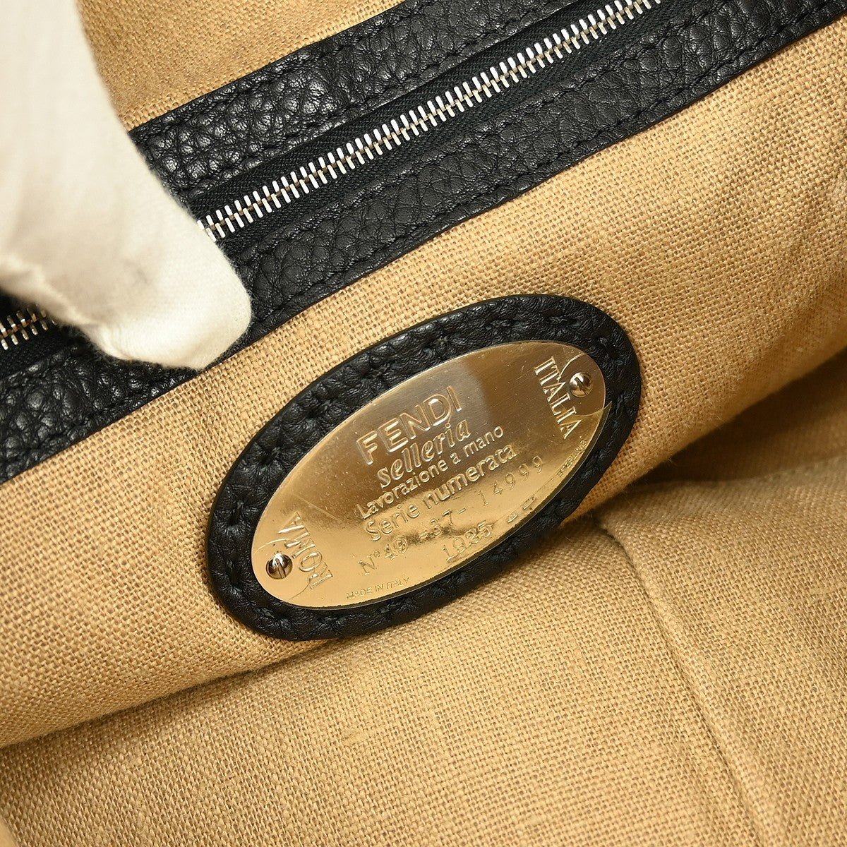Fendi Selleria Shoulder Bag - Brandsamsara