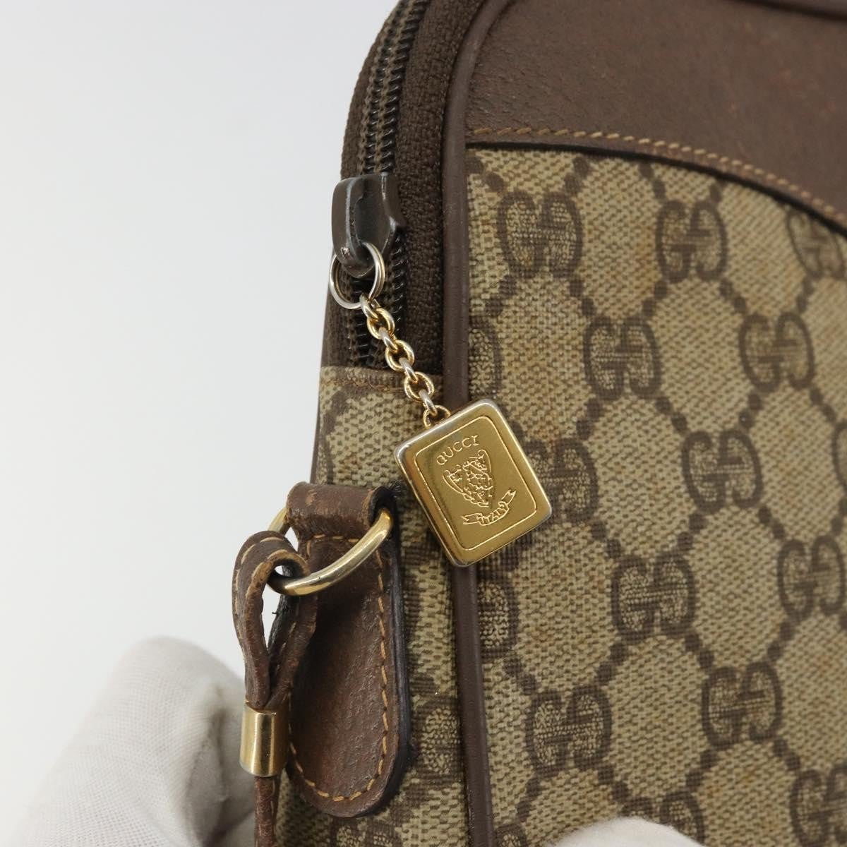 Gucci GG Supreme Shoulder Bag - Brandsamsara