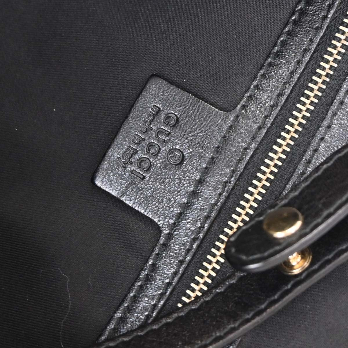 Gucci Pelham Shoulder Bag - Brandsamsara