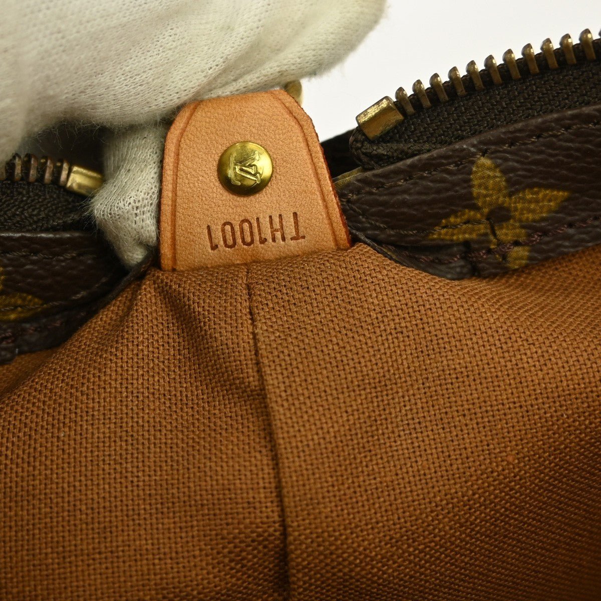 Louis Vuitton Cabas Mezzo - Brandsamsara