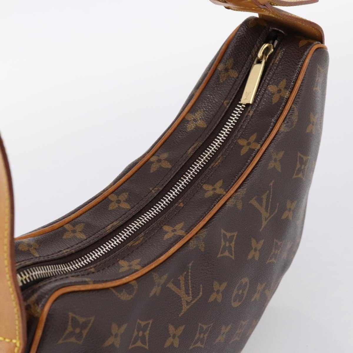 Louis Vuitton Croissant - Brandsamsara