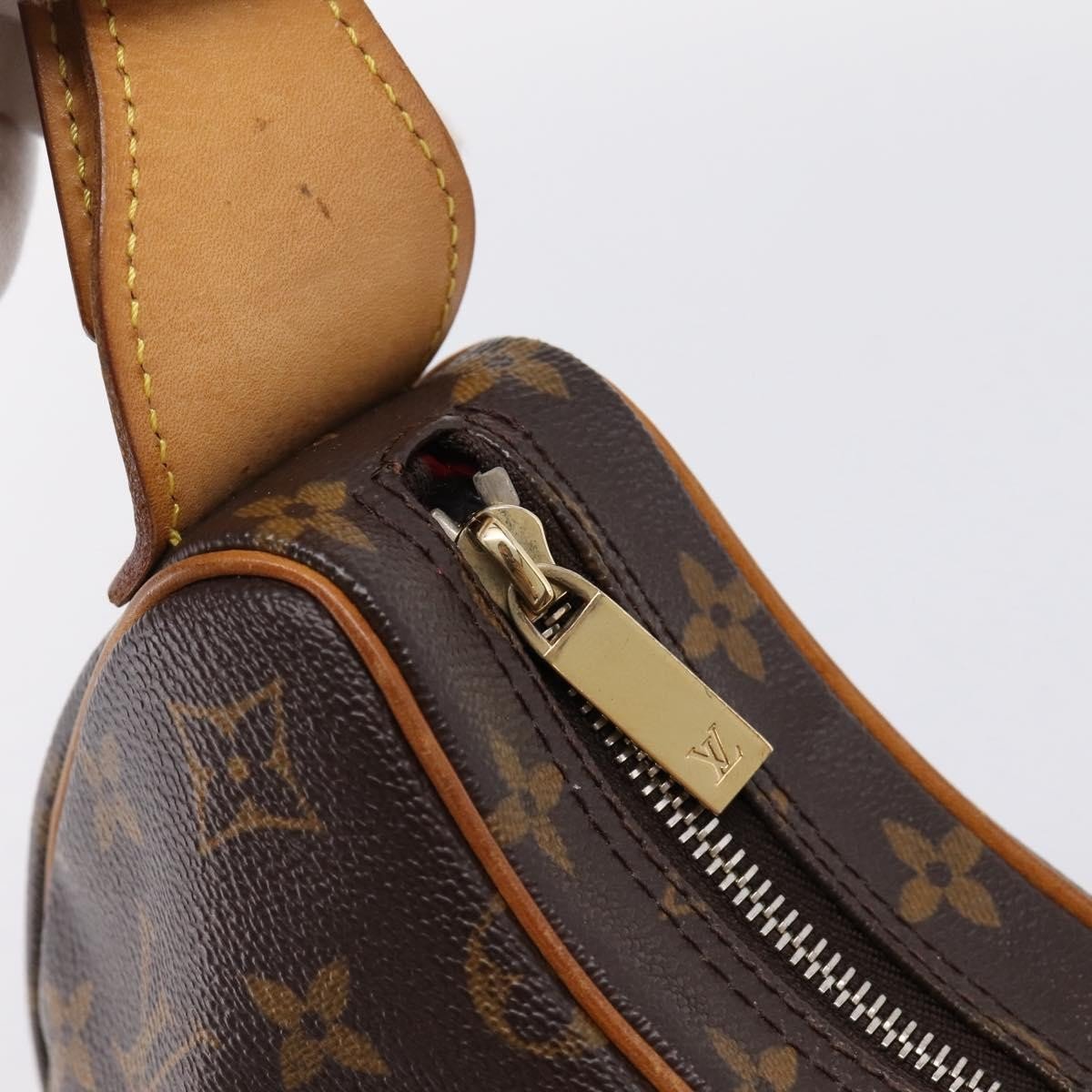 Louis Vuitton Croissant - Brandsamsara