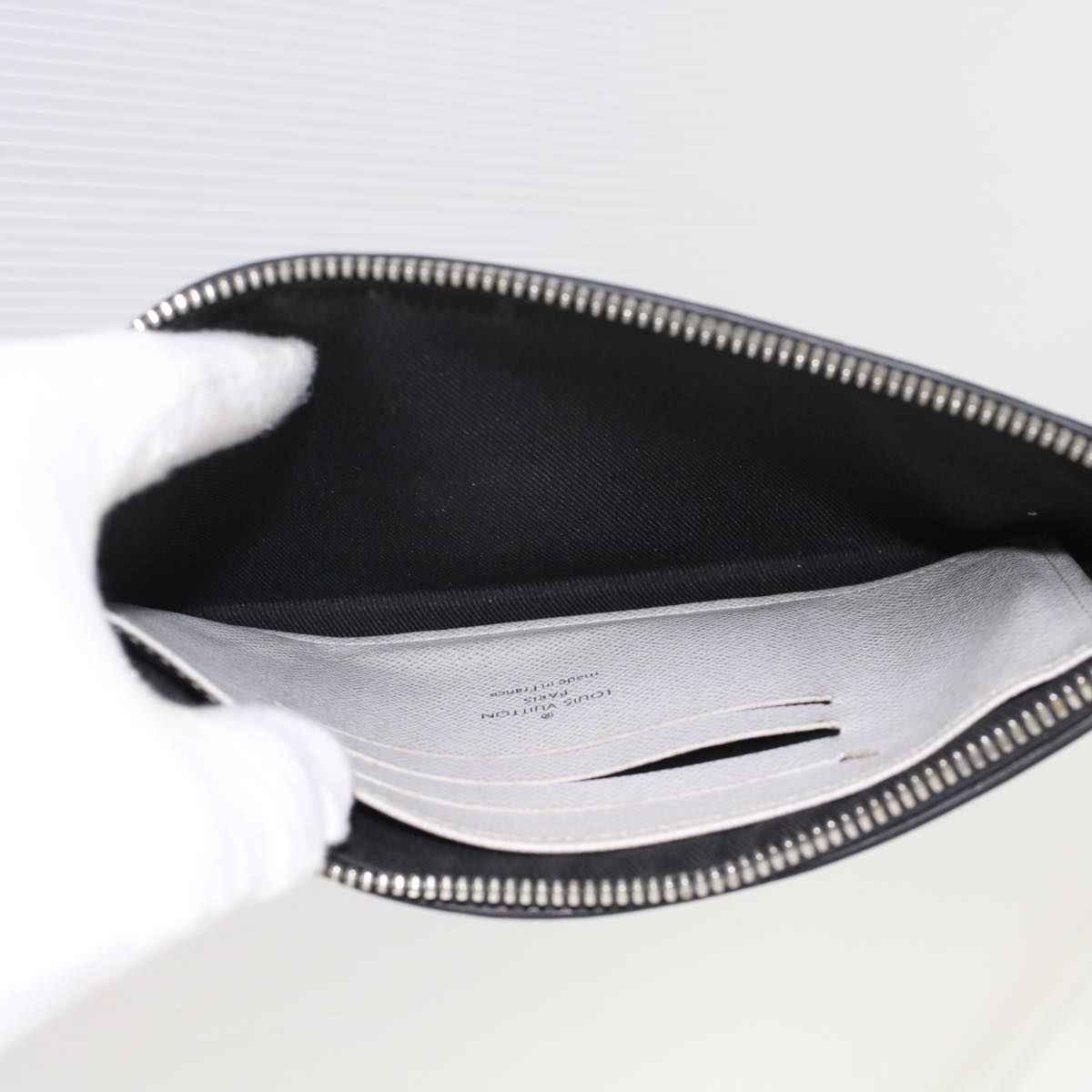 Louis Vuitton Discovery Pochette - Brandsamsara