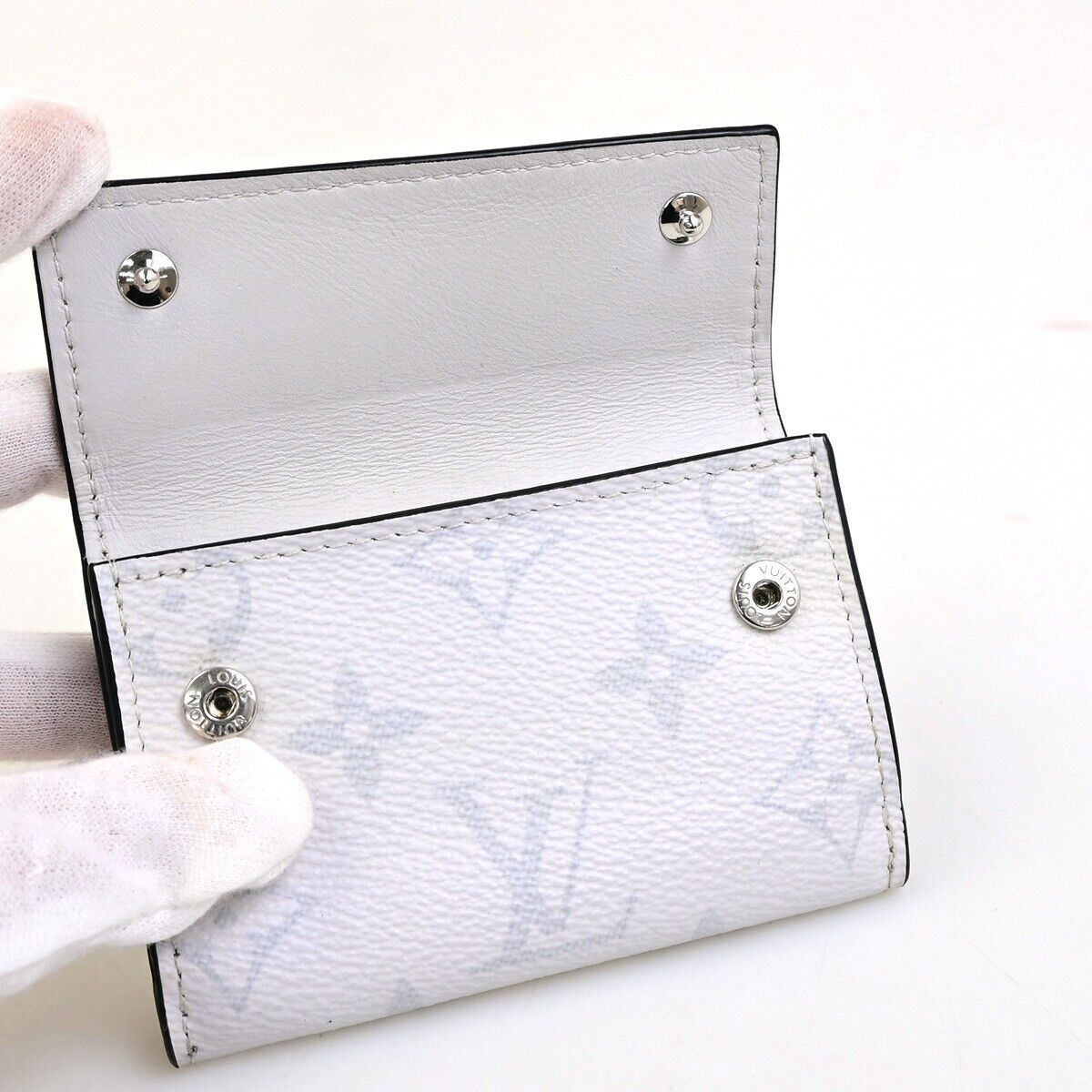 Louis Vuitton Discovery Wallet - Brandsamsara