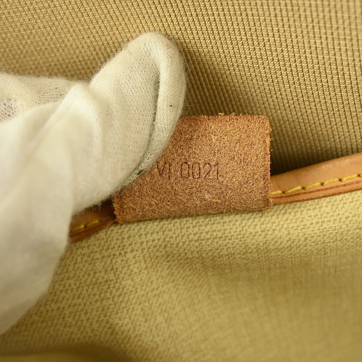 Louis Vuitton Excursion Handbag - Brandsamsara