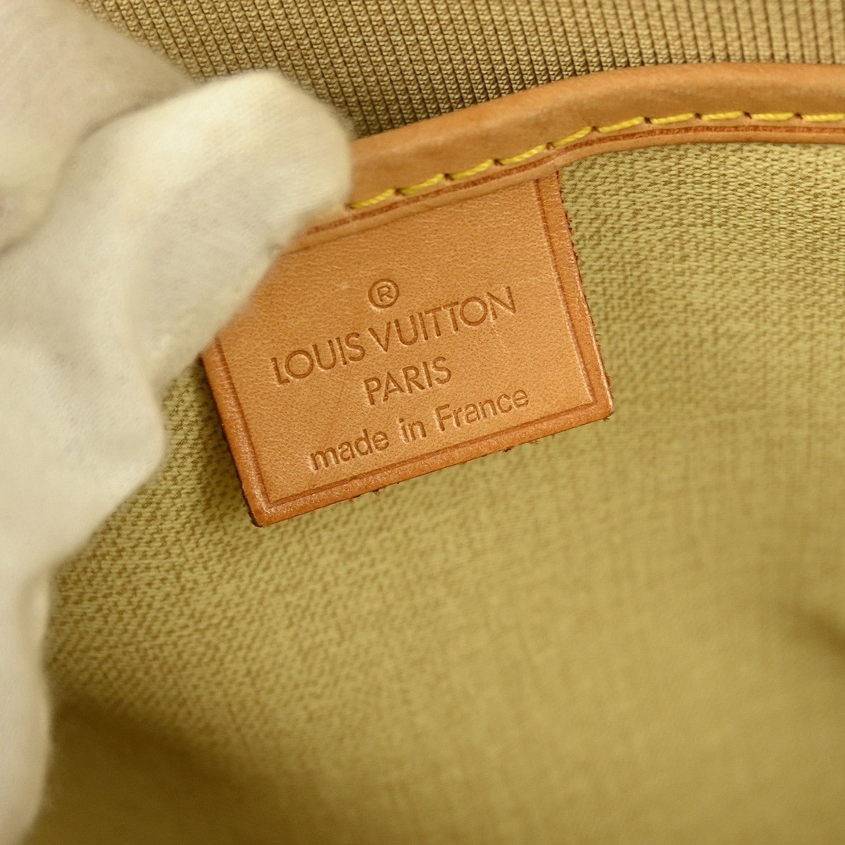 Louis Vuitton Excursion Handbag - Brandsamsara